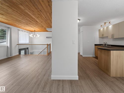 10136 81 Street Nw, Edmonton, AB - Indoor Photo Showing Kitchen