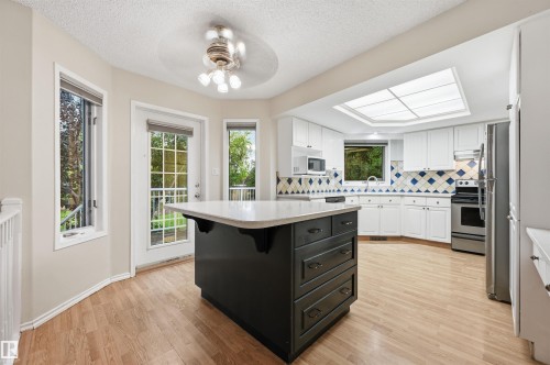 219 Buchanan Close Nw, Edmonton, AB - Indoor Photo Showing Kitchen With Upgraded Kitchen