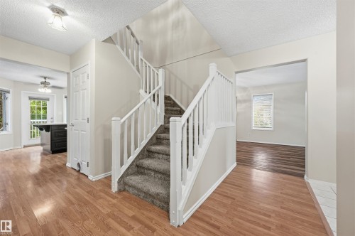 219 Buchanan Close Nw, Edmonton, AB - Indoor Photo Showing Other Room