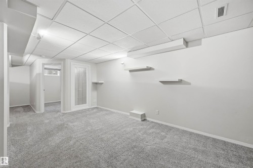 219 Buchanan Close Nw, Edmonton, AB - Indoor Photo Showing Other Room