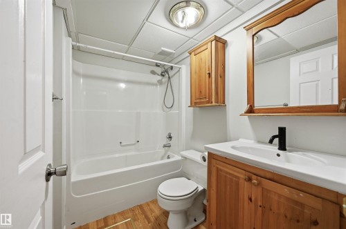 219 Buchanan Close Nw, Edmonton, AB - Indoor Photo Showing Bathroom