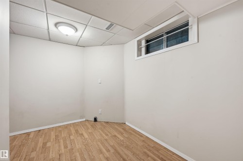 219 Buchanan Close Nw, Edmonton, AB - Indoor Photo Showing Other Room