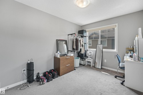 Neutral gray walls complement the light gray carpeting - #40 1030 Chappelle Bv Sw, Edmonton, AB - Indoor
