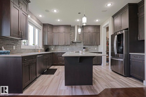 91 Danfield Place, Spruce Grove, AB - Indoor Photo Showing Kitchen With Upgraded Kitchen
