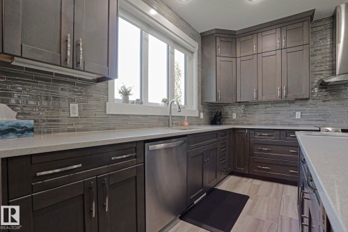 91 Danfield Place, Spruce Grove, AB - Indoor Photo Showing Kitchen With Upgraded Kitchen