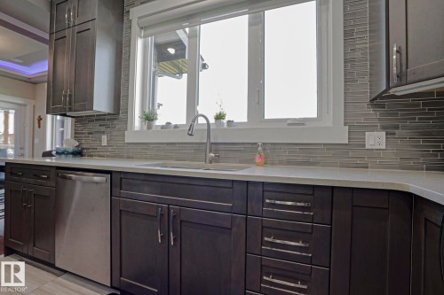 91 Danfield Place, Spruce Grove, AB - Indoor Photo Showing Kitchen With Upgraded Kitchen