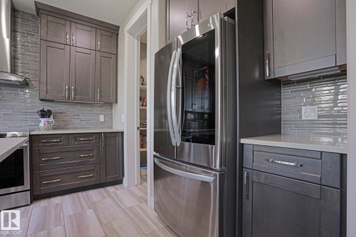 91 Danfield Place, Spruce Grove, AB - Indoor Photo Showing Kitchen With Upgraded Kitchen