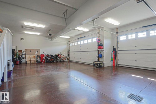 91 Danfield Place, Spruce Grove, AB - Indoor Photo Showing Garage