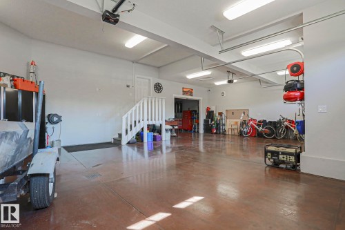 91 Danfield Place, Spruce Grove, AB - Indoor Photo Showing Garage