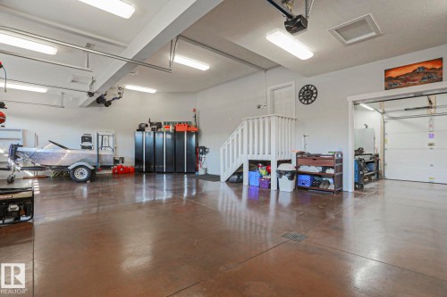 91 Danfield Place, Spruce Grove, AB - Indoor Photo Showing Garage