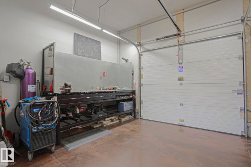 91 Danfield Place, Spruce Grove, AB - Indoor Photo Showing Garage