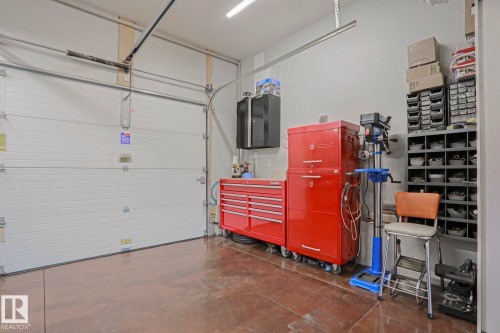 91 Danfield Place, Spruce Grove, AB - Indoor Photo Showing Garage