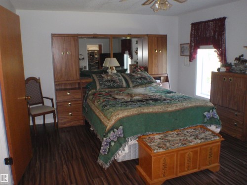 5802 53 Street, Barrhead, AB - Indoor Photo Showing Bedroom