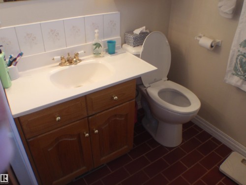 5802 53 Street, Barrhead, AB - Indoor Photo Showing Bathroom