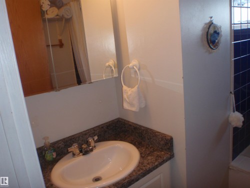 5802 53 Street, Barrhead, AB - Indoor Photo Showing Bathroom
