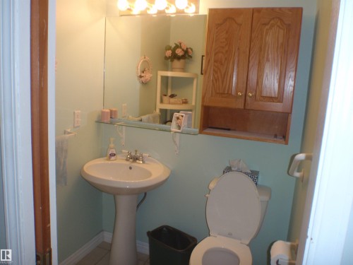 5802 53 Street, Barrhead, AB - Indoor Photo Showing Bathroom