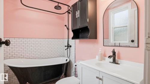 11617 84 Street Nw, Edmonton, AB - Indoor Photo Showing Bathroom