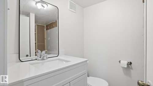 11617 84 Street Nw, Edmonton, AB - Indoor Photo Showing Bathroom