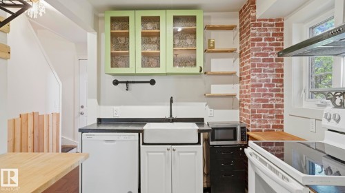 11617 84 Street Nw, Edmonton, AB - Indoor Photo Showing Kitchen