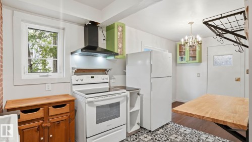 11617 84 Street Nw, Edmonton, AB - Indoor Photo Showing Kitchen