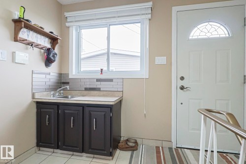 13304 70 Street Nw, Edmonton, AB - Indoor