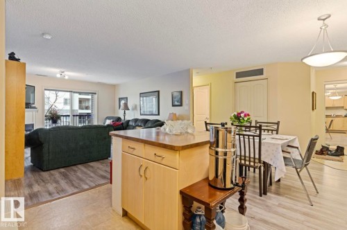 #203 17407 99 Av Nw, Edmonton, AB - Indoor
