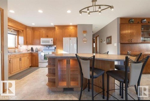 1412 63 Street Nw, Edmonton, AB - Indoor Photo Showing Kitchen
