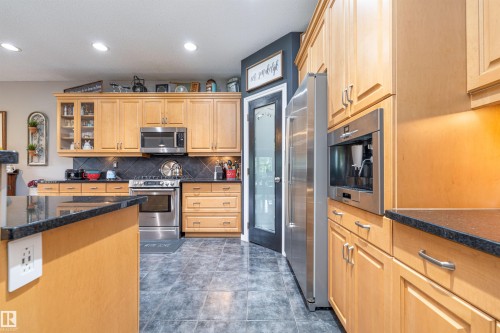 156 Greenfield Way, Fort Saskatchewan, AB - Indoor Photo Showing Kitchen