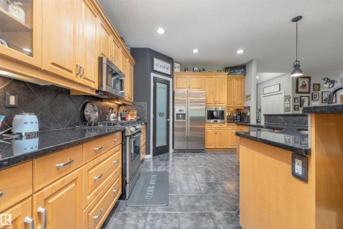 156 Greenfield Way, Fort Saskatchewan, AB - Indoor Photo Showing Kitchen