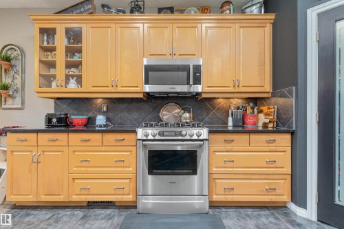 156 Greenfield Way, Fort Saskatchewan, AB - Indoor Photo Showing Kitchen