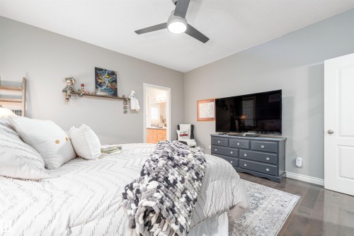 156 Greenfield Way, Fort Saskatchewan, AB - Indoor Photo Showing Bedroom