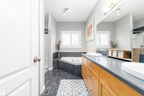 156 Greenfield Way, Fort Saskatchewan, AB - Indoor Photo Showing Bathroom