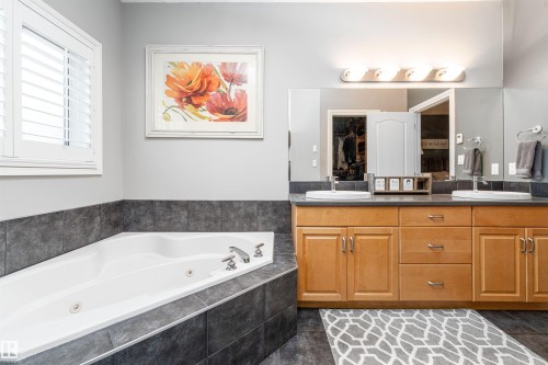 156 Greenfield Way, Fort Saskatchewan, AB - Indoor Photo Showing Bathroom