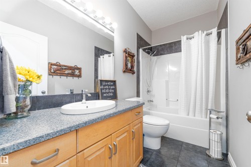 156 Greenfield Way, Fort Saskatchewan, AB - Indoor Photo Showing Bathroom