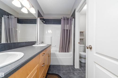 156 Greenfield Way, Fort Saskatchewan, AB - Indoor Photo Showing Bathroom