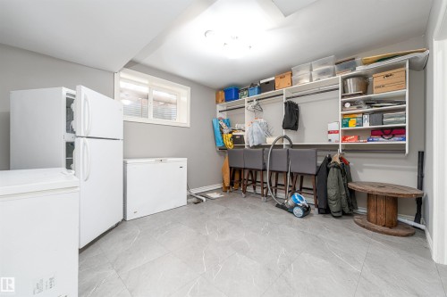 156 Greenfield Way, Fort Saskatchewan, AB - Indoor Photo Showing Laundry Room