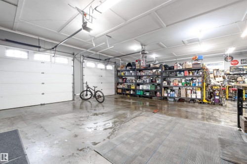 156 Greenfield Way, Fort Saskatchewan, AB - Indoor Photo Showing Garage