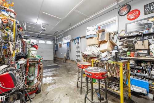 156 Greenfield Way, Fort Saskatchewan, AB - Indoor Photo Showing Garage