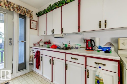 13517 136 Street Nw, Edmonton, AB - Indoor