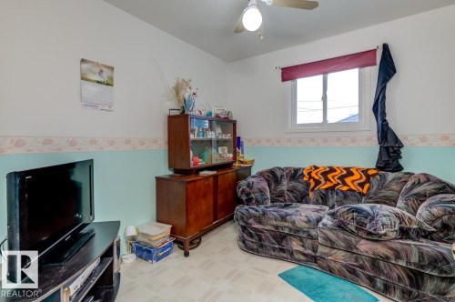 13517 136 Street Nw, Edmonton, AB - Indoor Photo Showing Living Room