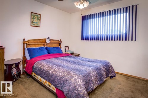 13517 136 Street Nw, Edmonton, AB - Indoor Photo Showing Bedroom