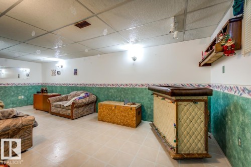 13517 136 Street Nw, Edmonton, AB - Indoor