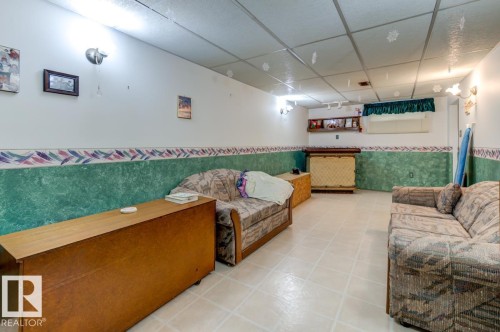 13517 136 Street Nw, Edmonton, AB - Indoor