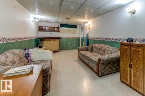 13517 136 Street Nw, Edmonton, AB - Indoor