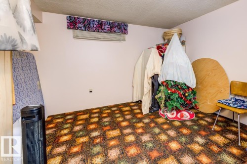 13517 136 Street Nw, Edmonton, AB - Indoor With Storage