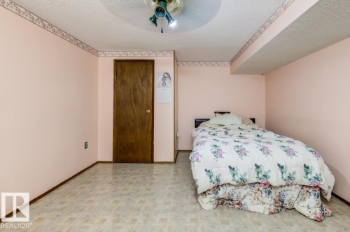 13517 136 Street Nw, Edmonton, AB - Indoor Photo Showing Bedroom