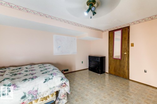 13517 136 Street Nw, Edmonton, AB - Indoor Photo Showing Bedroom