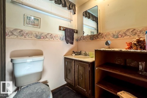 13517 136 Street Nw, Edmonton, AB - Indoor Photo Showing Bathroom