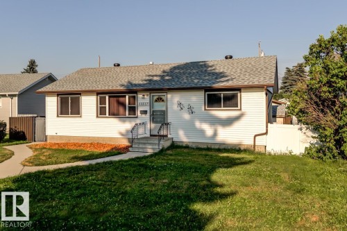 13517 136 Street Nw, Edmonton, AB - Outdoor