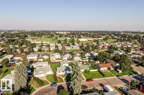 13517 136 Street Nw, Edmonton, AB - Outdoor With View
